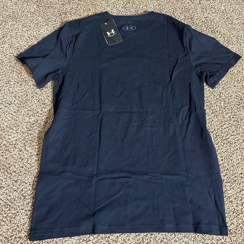 NWT youth extra large under Armour shirt - Picture 4 of 5